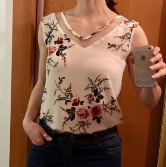 SALE!! Chiffon casual sleeveless floral top - Picture 7 of 8